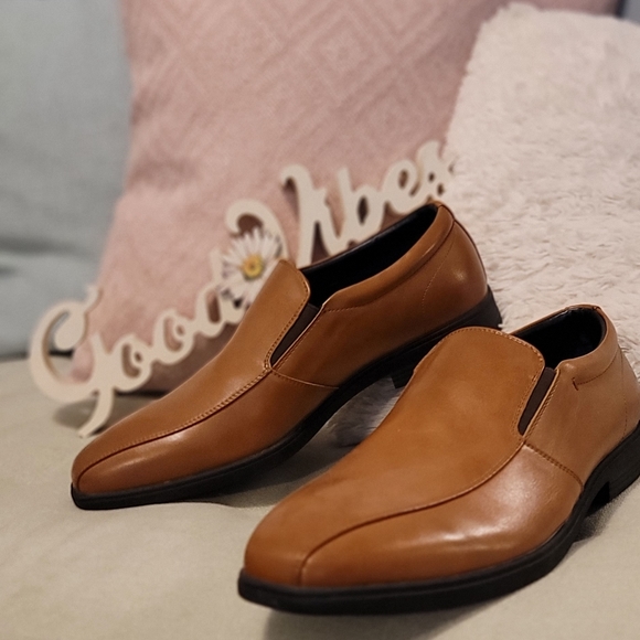 New, never worn dress shoes - Picture 2 of 8